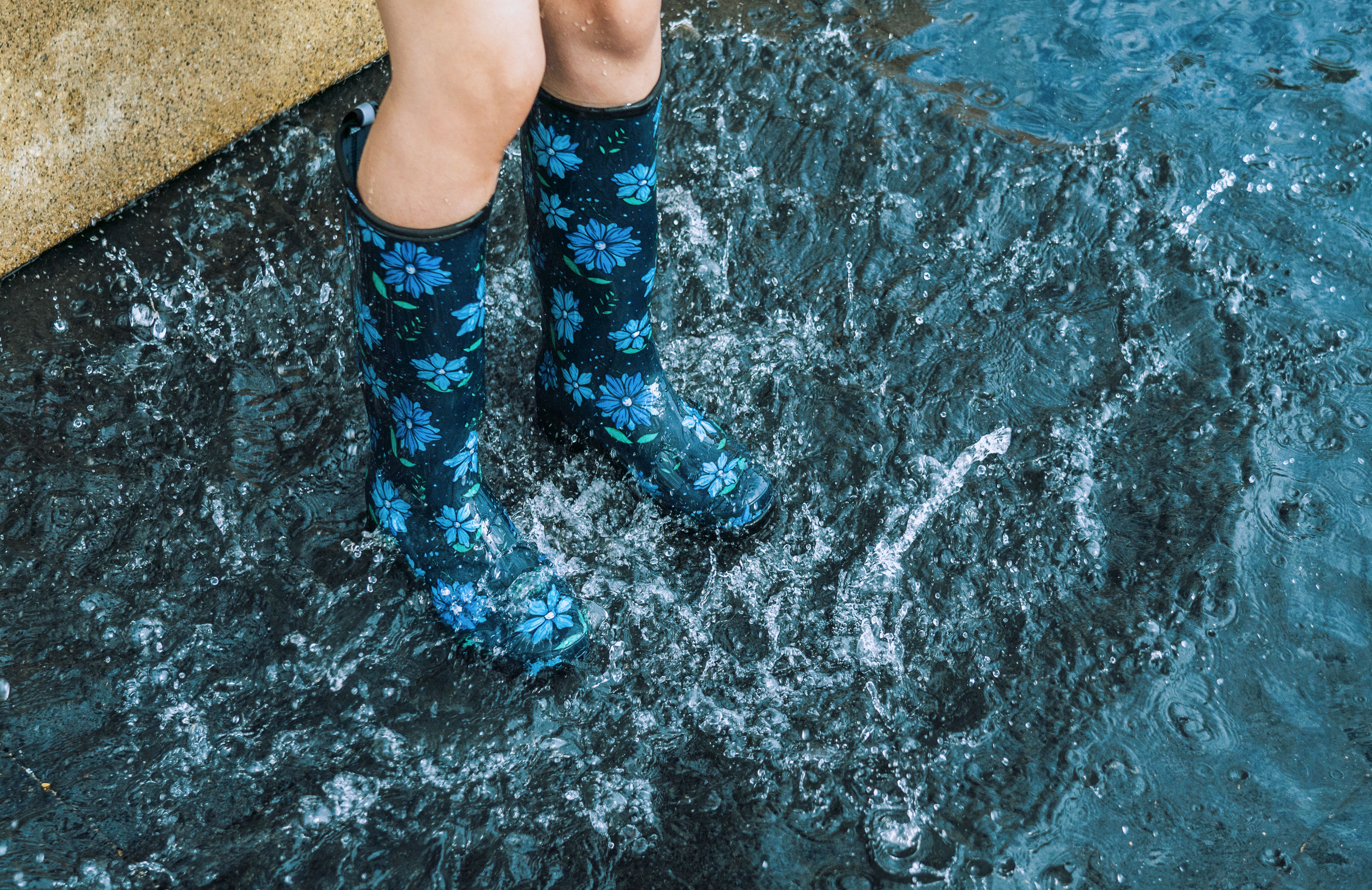 Red Women's Knee High Rain boots for XSX25WCP image 4